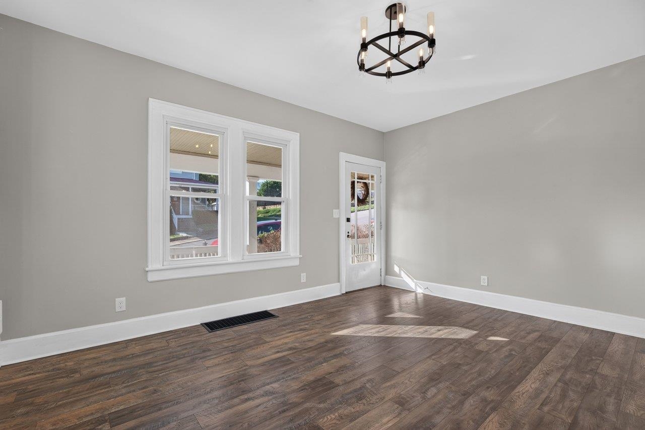 415 MARQUIS ST, STAUNTON, Virginia 24401, 3 Bedrooms Bedrooms, ,2 BathroomsBathrooms,Residential,415 MARQUIS ST,683163 MLS # 683163