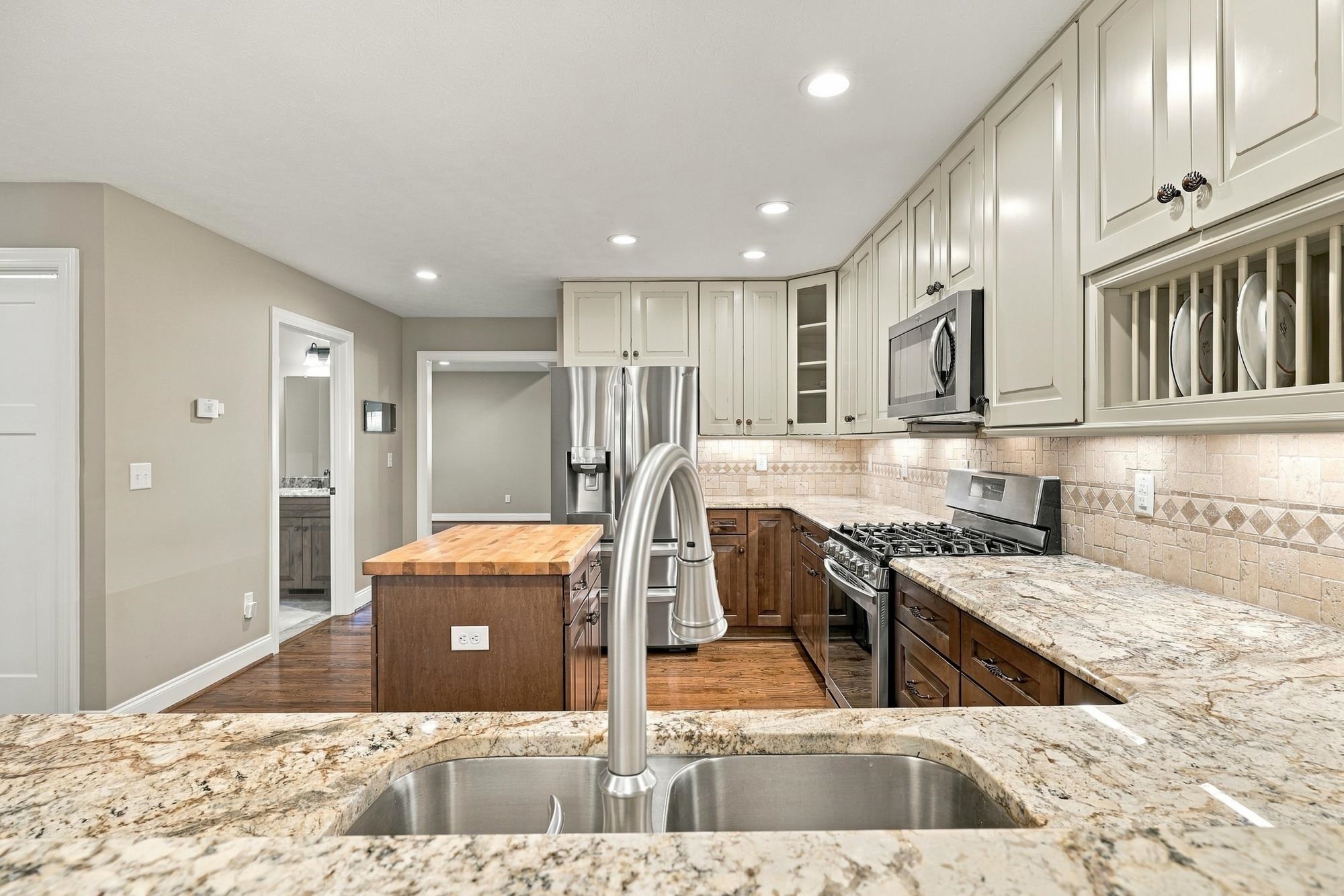 418 COLLINSWOOD DR, STAUNTON, Virginia 22401, 4 Bedrooms Bedrooms, ,3 BathroomsBathrooms,Residential,End unit townhome, double driveway, high-end finis,418 COLLINSWOOD DR,683182 MLS # 683182