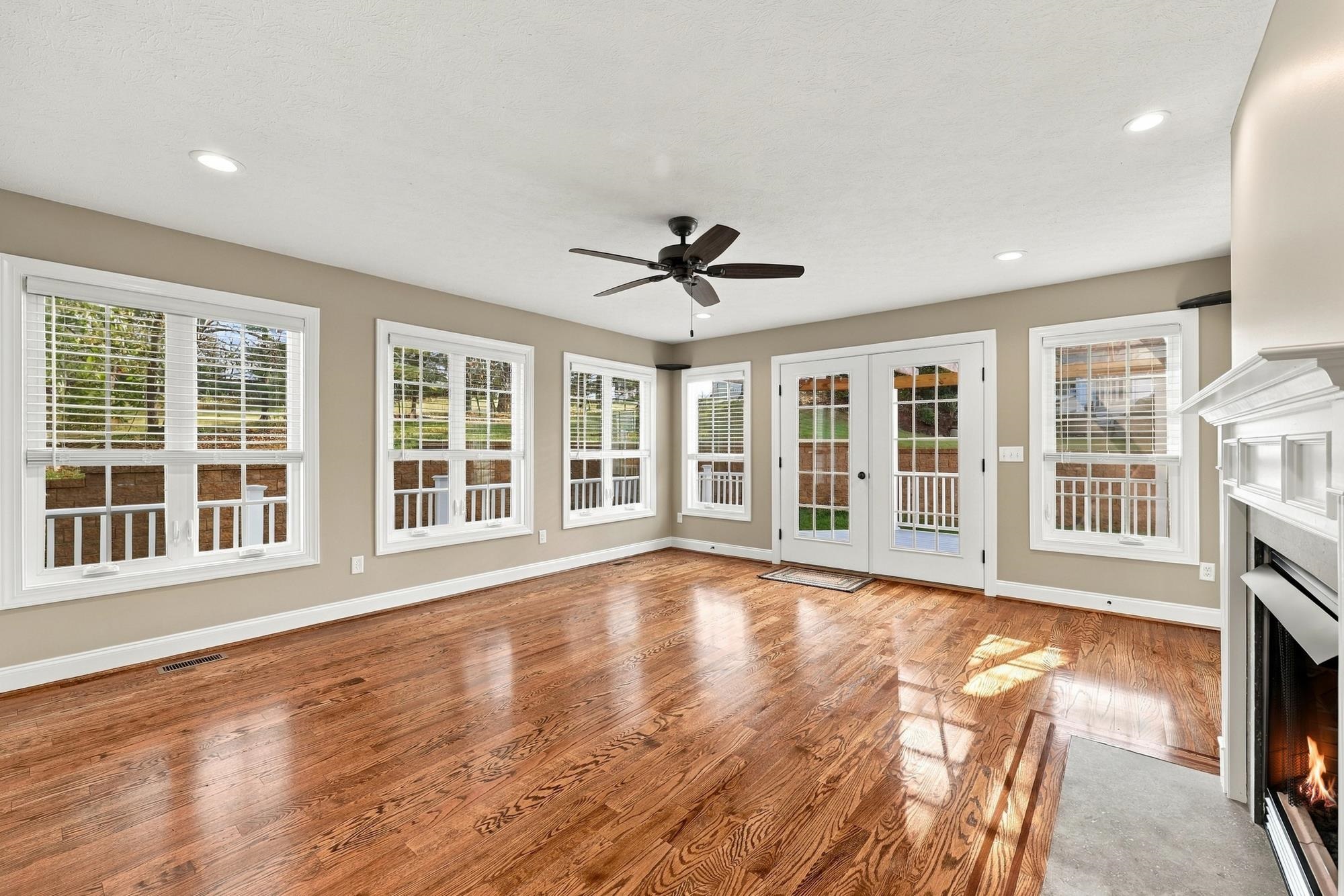 418 COLLINSWOOD DR, STAUNTON, Virginia 22401, 4 Bedrooms Bedrooms, ,3 BathroomsBathrooms,Residential,End unit townhome, double driveway, high-end finis,418 COLLINSWOOD DR,683182 MLS # 683182