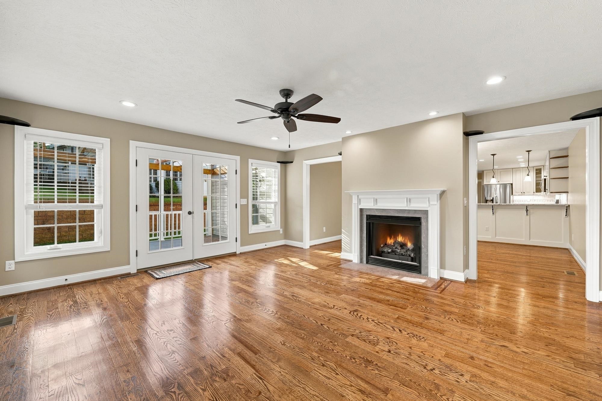 418 COLLINSWOOD DR, STAUNTON, Virginia 22401, 4 Bedrooms Bedrooms, ,3 BathroomsBathrooms,Residential,End unit townhome, double driveway, high-end finis,418 COLLINSWOOD DR,683182 MLS # 683182