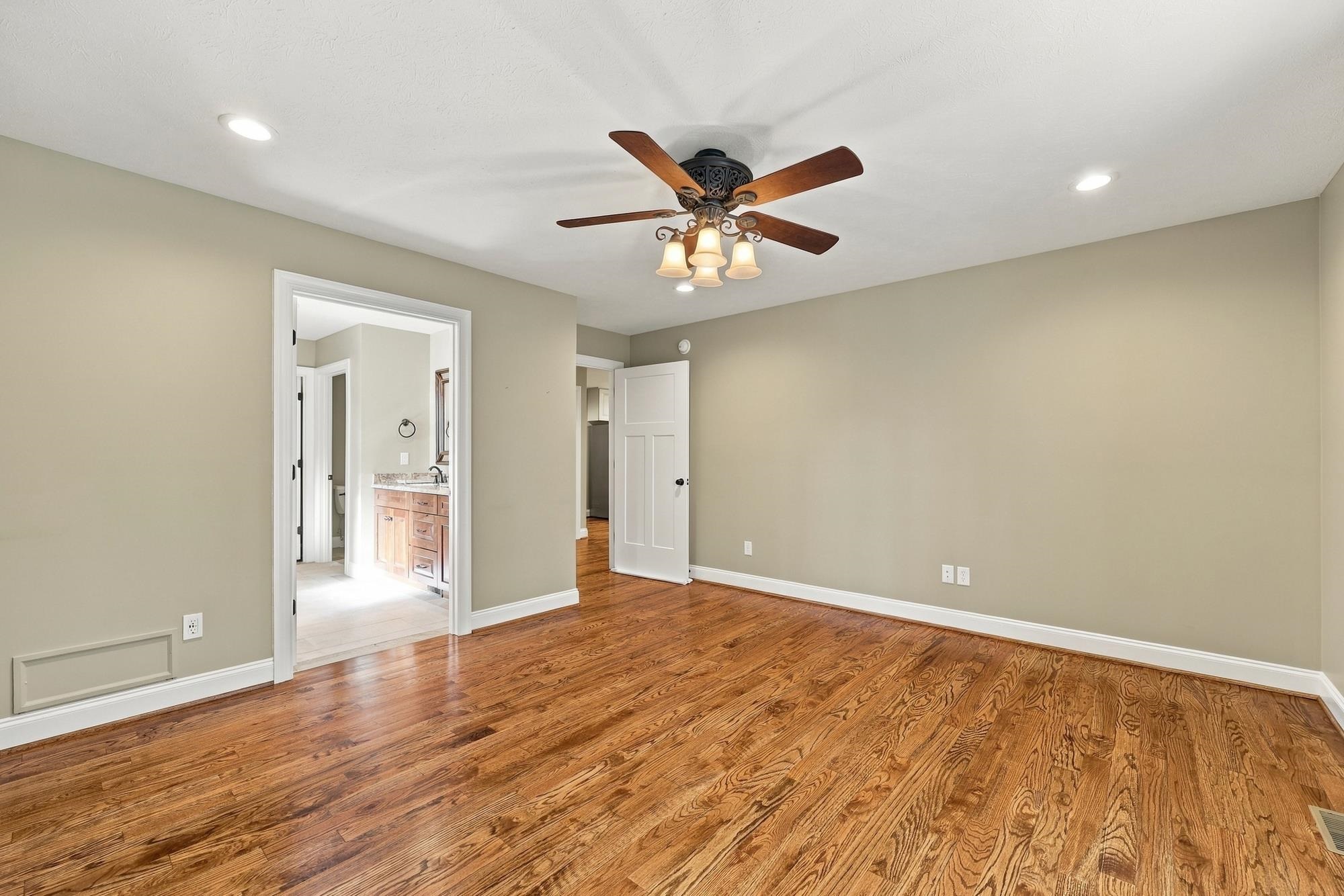 418 COLLINSWOOD DR, STAUNTON, Virginia 22401, 4 Bedrooms Bedrooms, ,3 BathroomsBathrooms,Residential,End unit townhome, double driveway, high-end finis,418 COLLINSWOOD DR,683182 MLS # 683182