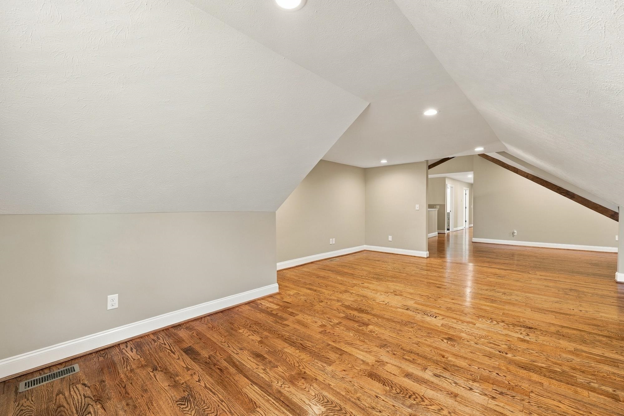 418 COLLINSWOOD DR, STAUNTON, Virginia 22401, 4 Bedrooms Bedrooms, ,3 BathroomsBathrooms,Residential,End unit townhome, double driveway, high-end finis,418 COLLINSWOOD DR,683182 MLS # 683182