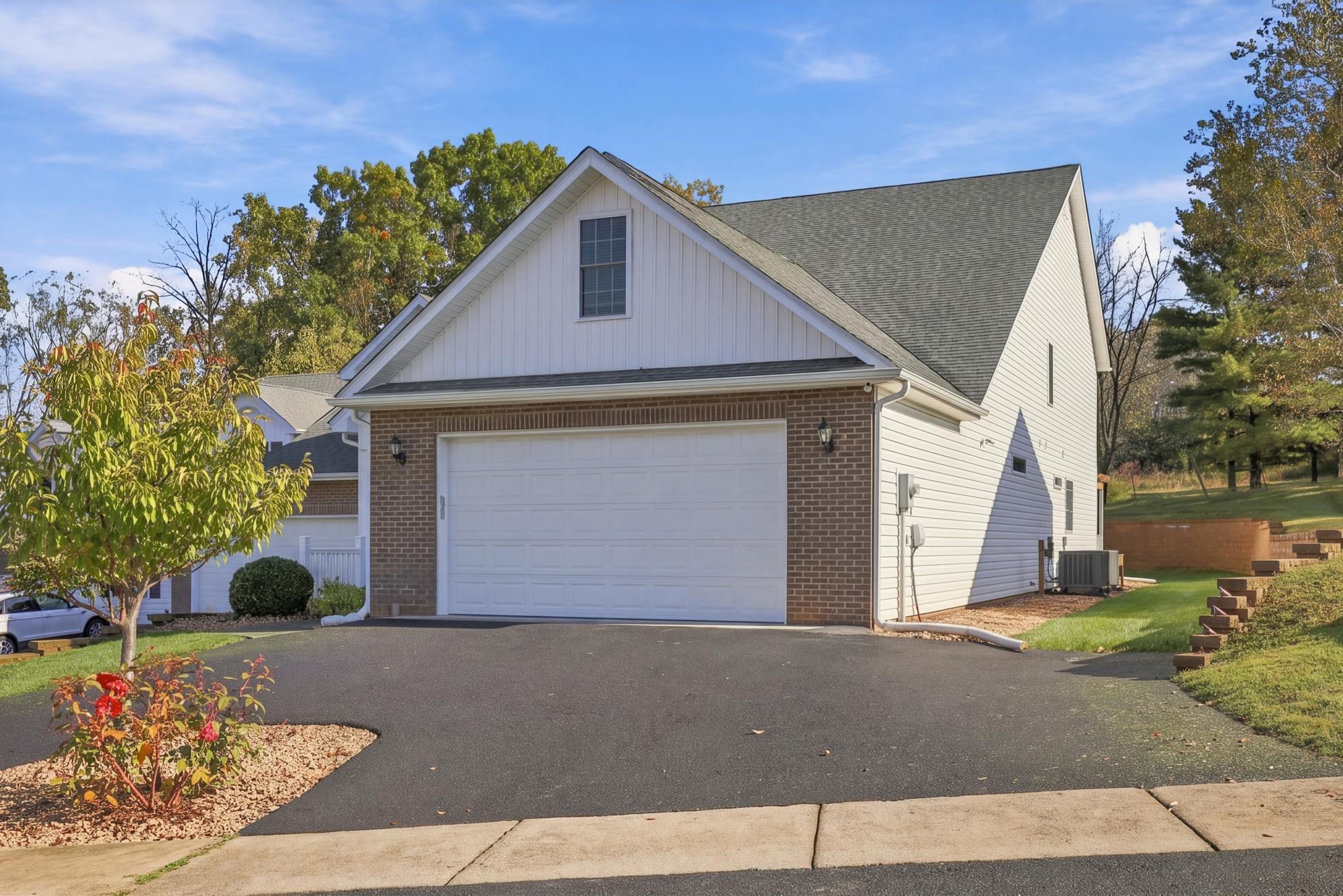 418 COLLINSWOOD DR, STAUNTON, Virginia 22401, 4 Bedrooms Bedrooms, ,3 BathroomsBathrooms,Residential,End unit townhome, double driveway, high-end finis,418 COLLINSWOOD DR,683182 MLS # 683182