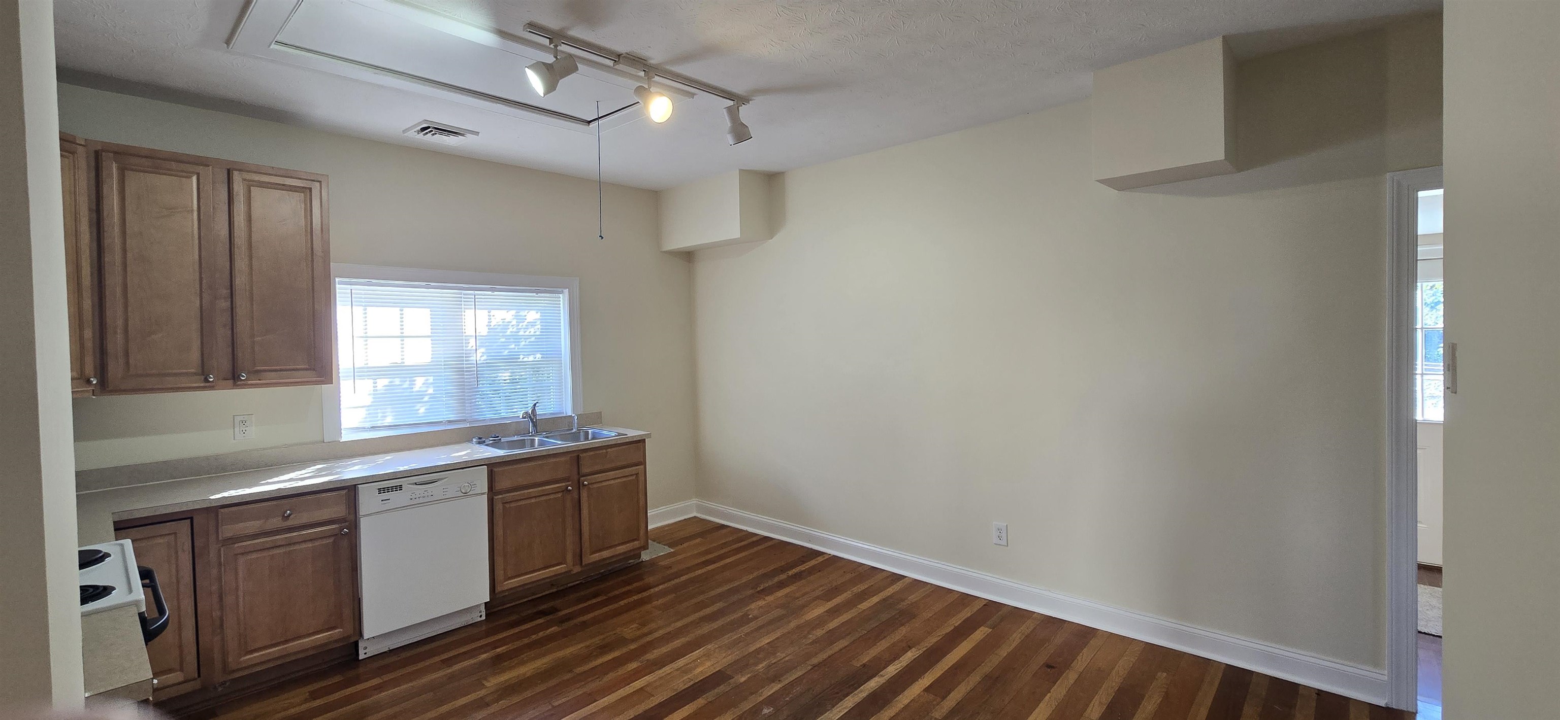 617 WESTERN RD, WAYNESBORO, Virginia 22980, 2 Bedrooms Bedrooms, ,1 BathroomBathrooms,Residential,617 Western Rd,617 WESTERN RD,683191 MLS # 683191 617 WESTERN RD, WAYNESBORO, Virginia 22980, 2 Bedrooms Bedrooms, ,1 BathroomBathrooms,Residential,617 Western Rd,617 WESTERN RD,683191 MLS # 683191