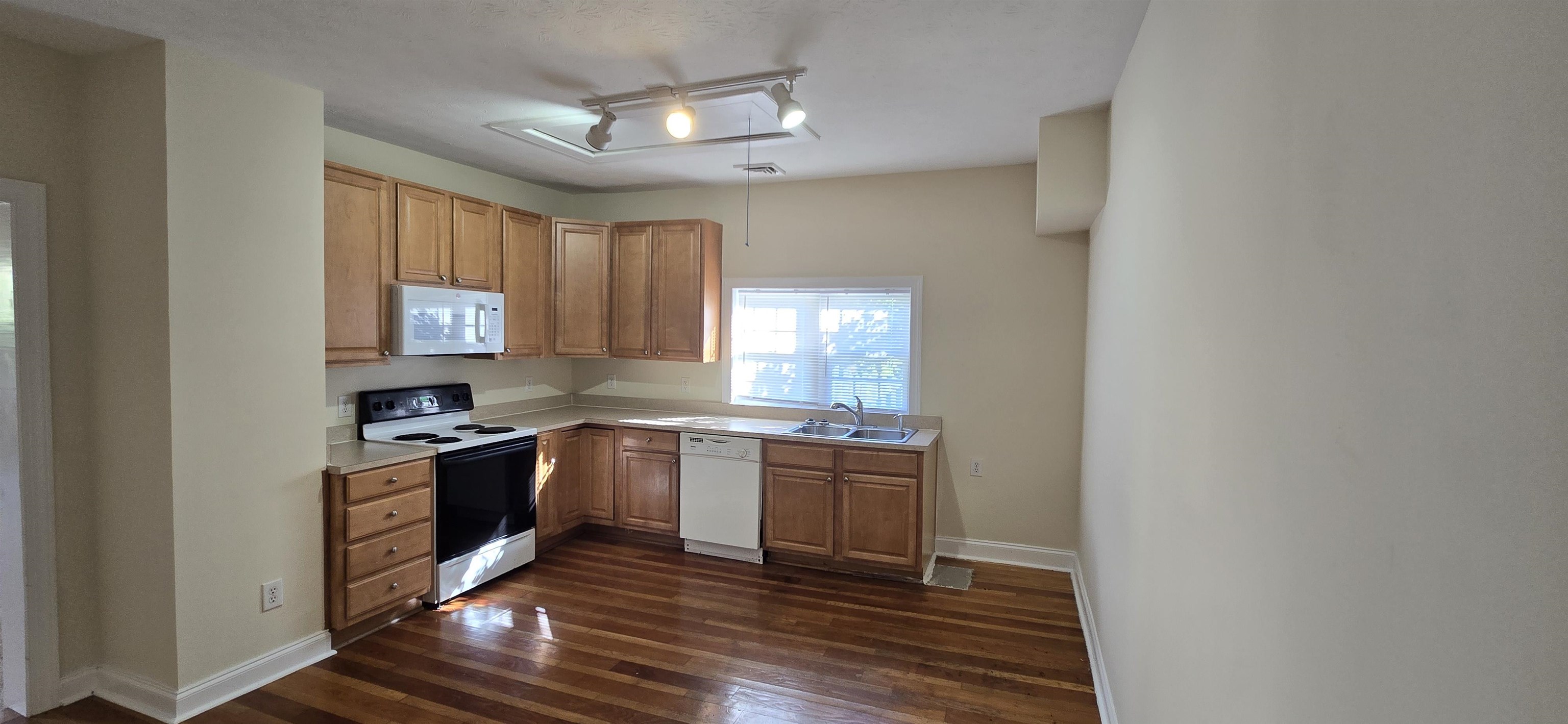 617 WESTERN RD, WAYNESBORO, Virginia 22980, 2 Bedrooms Bedrooms, ,1 BathroomBathrooms,Residential,617 Western Rd,617 WESTERN RD,683191 MLS # 683191 617 WESTERN RD, WAYNESBORO, Virginia 22980, 2 Bedrooms Bedrooms, ,1 BathroomBathrooms,Residential,617 Western Rd,617 WESTERN RD,683191 MLS # 683191