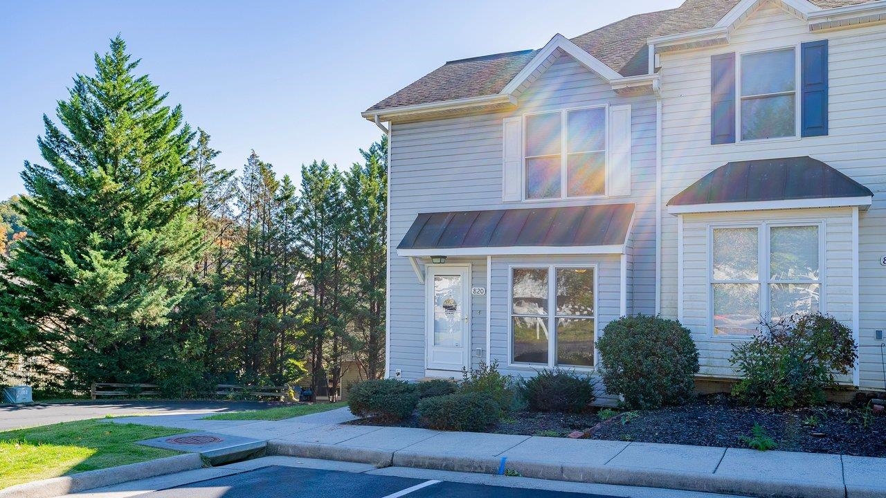 820 CAMELOT LN, HARRISONBURG, Virginia 22801, 3 Bedrooms Bedrooms, ,3 BathroomsBathrooms,Residential,820 CAMELOT LN,683197 MLS # 683197 820 CAMELOT LN, HARRISONBURG, Virginia 22801, 3 Bedrooms Bedrooms, ,3 BathroomsBathrooms,Residential,820 CAMELOT LN,683197 MLS # 683197