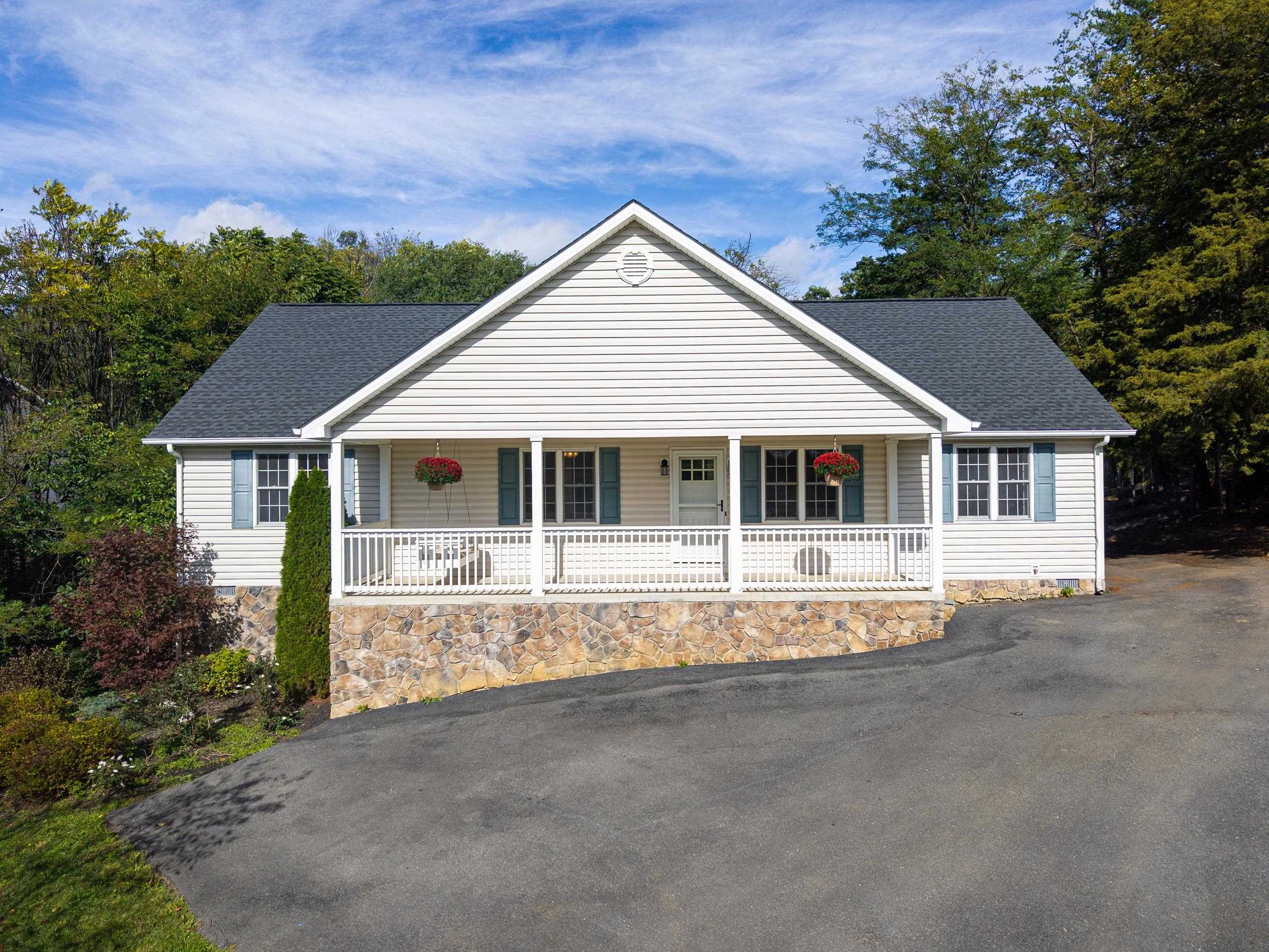 610 CEDAR CT, WOODSTOCK, Virginia 22664, 4 Bedrooms Bedrooms, ,3 BathroomsBathrooms,Residential,610 CEDAR CT,683201 MLS # 683201 610 CEDAR CT, WOODSTOCK, Virginia 22664, 4 Bedrooms Bedrooms, ,3 BathroomsBathrooms,Residential,610 CEDAR CT,683201 MLS # 683201