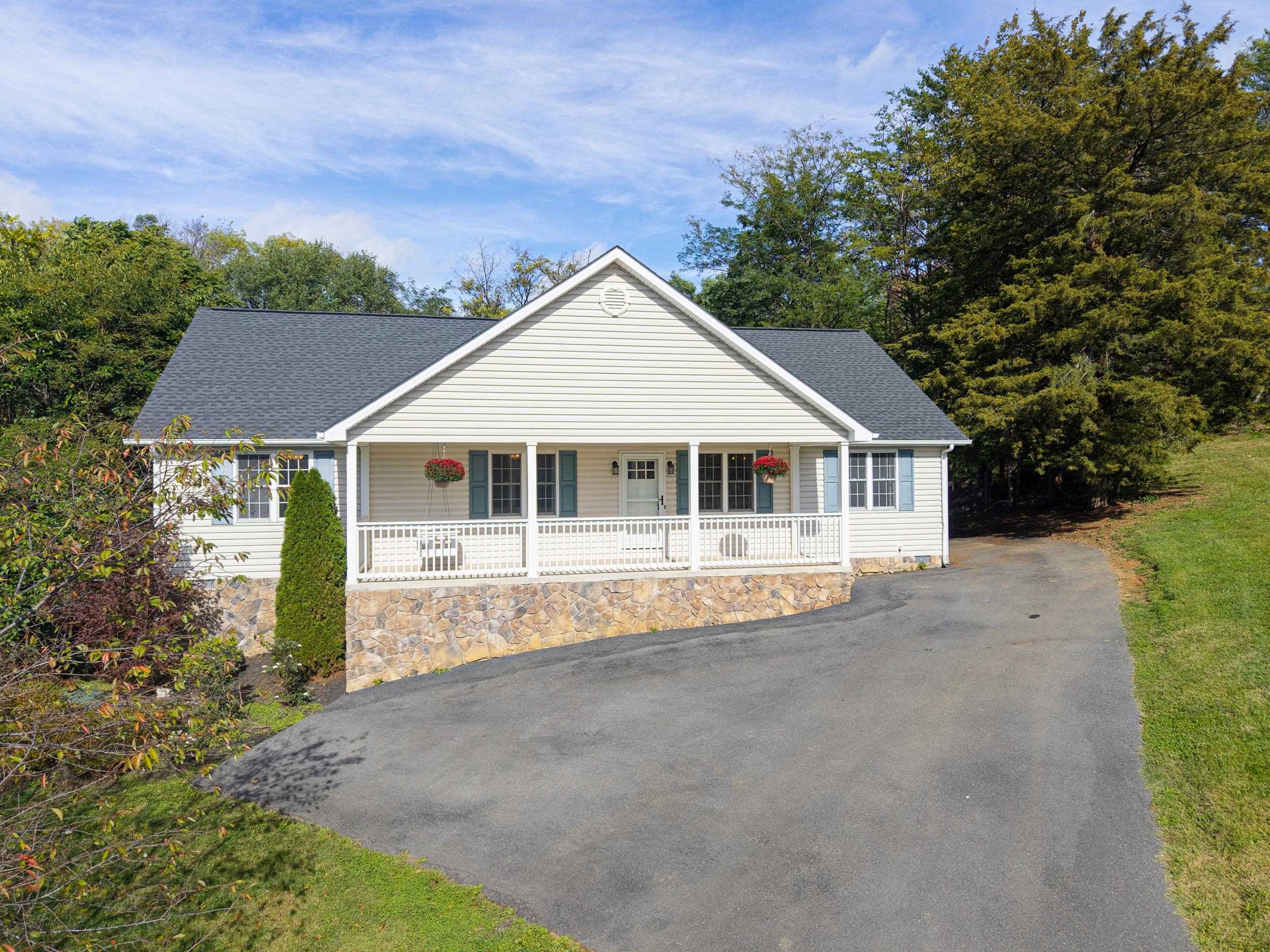 610 CEDAR CT, WOODSTOCK, Virginia 22664, 4 Bedrooms Bedrooms, ,3 BathroomsBathrooms,Residential,610 CEDAR CT,683201 MLS # 683201 610 CEDAR CT, WOODSTOCK, Virginia 22664, 4 Bedrooms Bedrooms, ,3 BathroomsBathrooms,Residential,610 CEDAR CT,683201 MLS # 683201