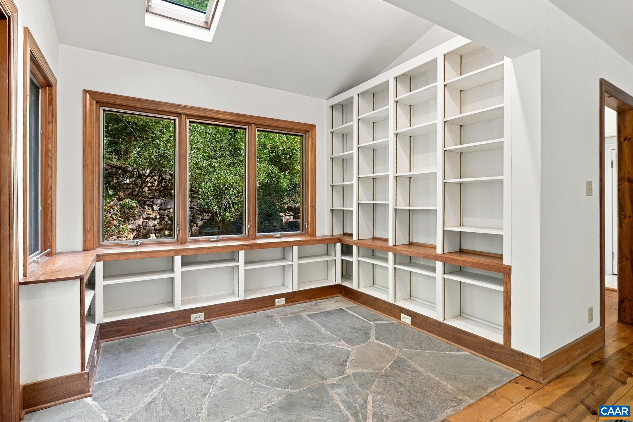 1956 LOCUST HOLLOW RD, CHARLOTTESVILLE, Virginia 22901, 3 Bedrooms Bedrooms, ,2 BathroomsBathrooms,Residential,1956 LOCUST HOLLOW RD,683202 MLS # 683202