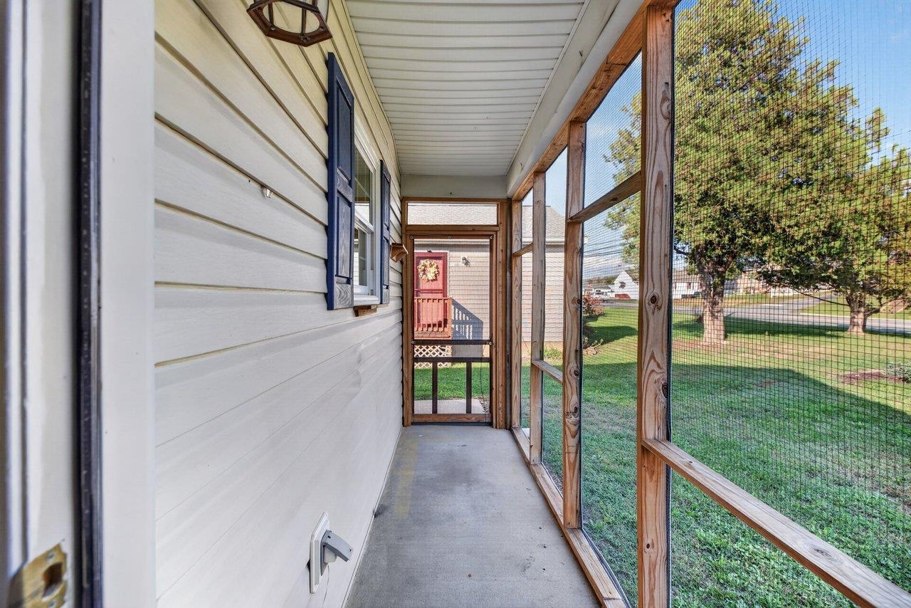 1447 N DELPHINE AVE, WAYNESBORO, Virginia 22980, 3 Bedrooms Bedrooms, ,2 BathroomsBathrooms,Residential,1447 N DELPHINE AVE,683223 MLS # 683223