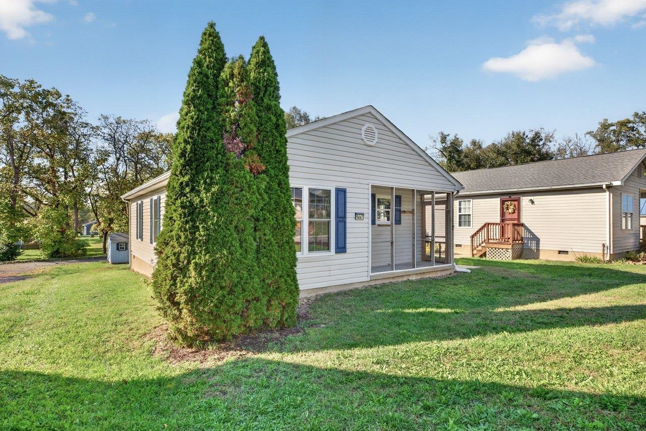 1447 N DELPHINE AVE, WAYNESBORO, Virginia 22980, 3 Bedrooms Bedrooms, ,2 BathroomsBathrooms,Residential,1447 N DELPHINE AVE,683223 MLS # 683223