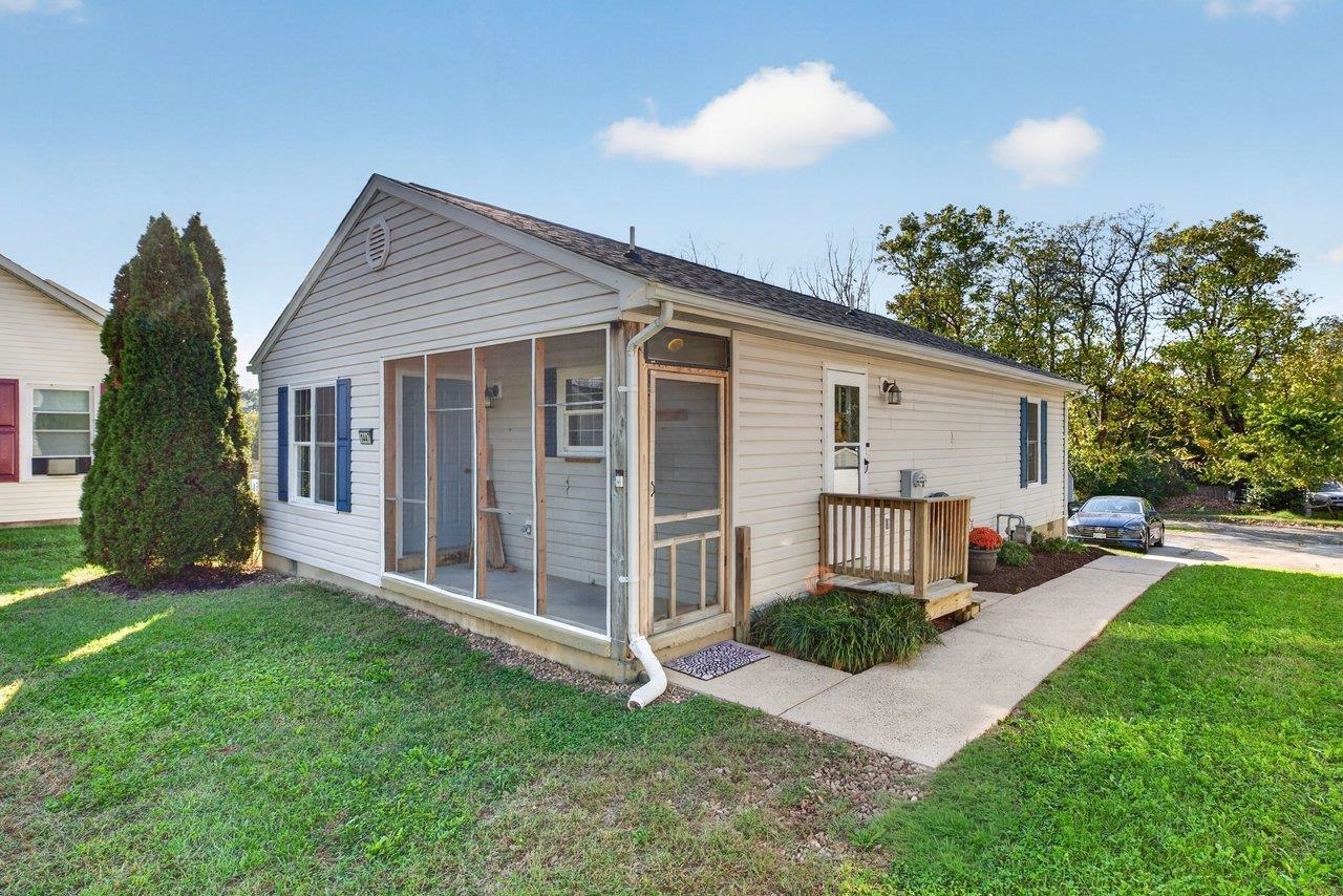 1447 N DELPHINE AVE, WAYNESBORO, Virginia 22980, 3 Bedrooms Bedrooms, ,2 BathroomsBathrooms,Residential,1447 N DELPHINE AVE,683223 MLS # 683223