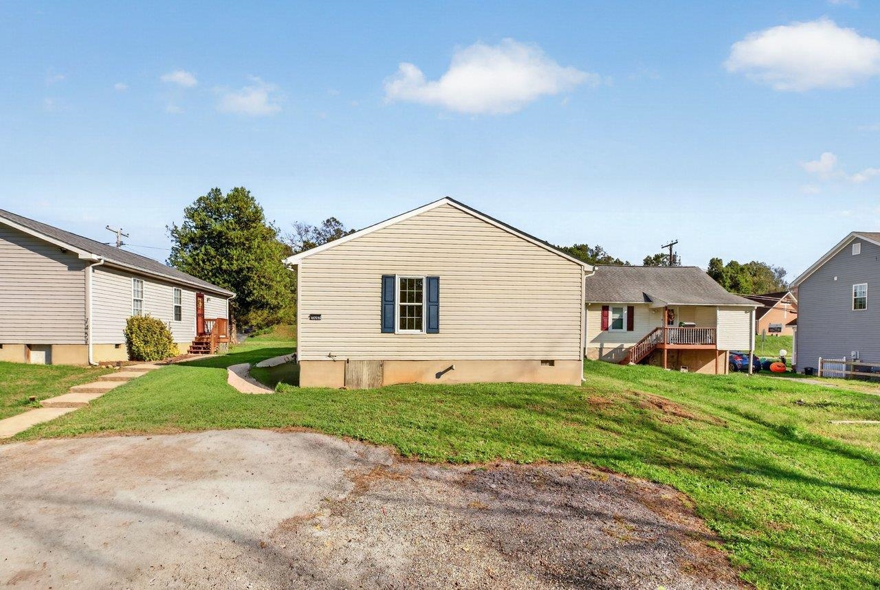 1447 N DELPHINE AVE, WAYNESBORO, Virginia 22980, 3 Bedrooms Bedrooms, ,2 BathroomsBathrooms,Residential,1447 N DELPHINE AVE,683223 MLS # 683223