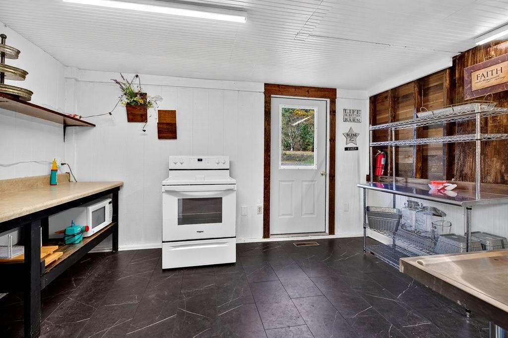 10 BLESSING HILL BARN LN, RAPHINE, Virginia 24472, 3 Bedrooms Bedrooms, ,2 BathroomsBathrooms,Residential,10 BLESSING HILL BARN LN,683225 MLS # 683225
