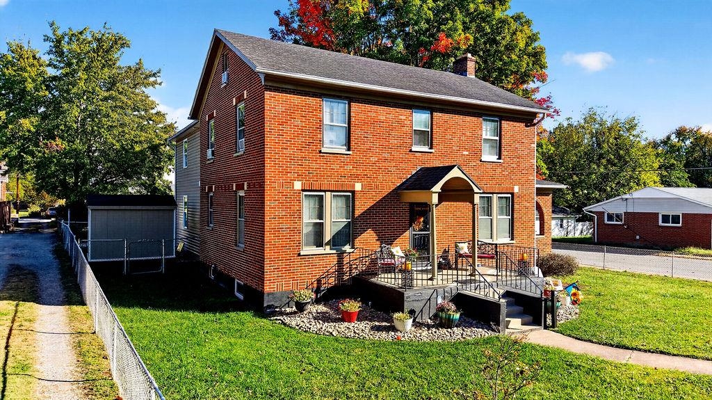 901 SPRINGHILL RD, STAUNTON, Virginia 24401, 4 Bedrooms Bedrooms, ,3 BathroomsBathrooms,Residential,901 SPRINGHILL RD,683234 MLS # 683234 901 SPRINGHILL RD, STAUNTON, Virginia 24401, 4 Bedrooms Bedrooms, ,3 BathroomsBathrooms,Residential,901 SPRINGHILL RD,683234 MLS # 683234