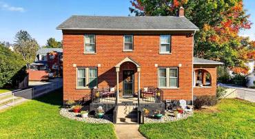 901 SPRINGHILL RD, STAUNTON, Virginia 24401, 4 Bedrooms Bedrooms, ,3 BathroomsBathrooms,Residential,901 SPRINGHILL RD,683234 MLS # 683234