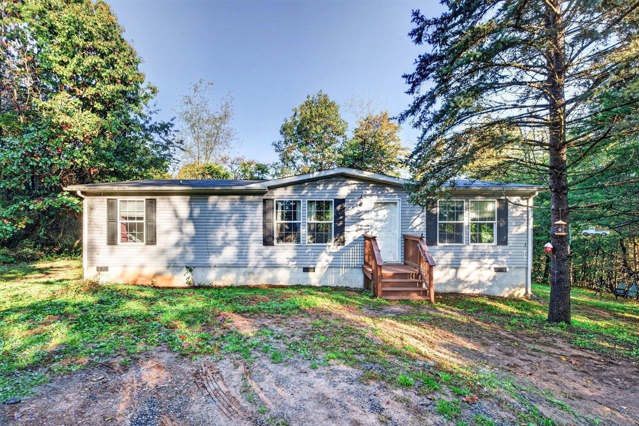 138 STONEWALL RD, WEYERS CAVE, Virginia 24486, 3 Bedrooms Bedrooms, ,2 BathroomsBathrooms,Residential,138 STONEWALL RD,683237 MLS # 683237