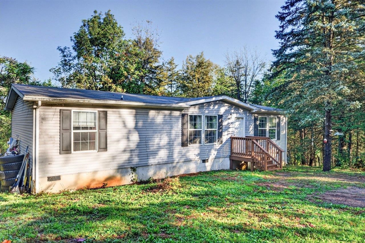 138 STONEWALL RD, WEYERS CAVE, Virginia 24486, 3 Bedrooms Bedrooms, ,2 BathroomsBathrooms,Residential,138 STONEWALL RD,683237 MLS # 683237
