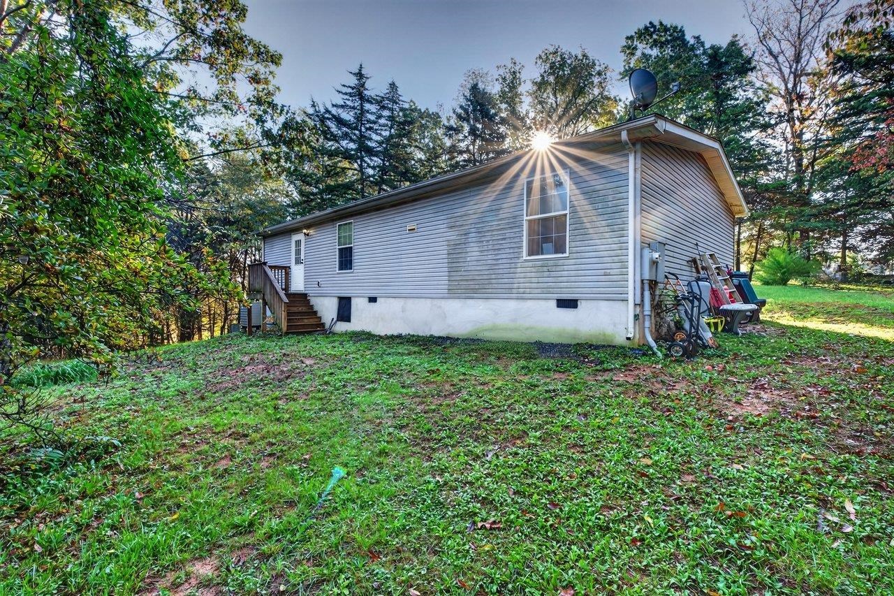 138 STONEWALL RD, WEYERS CAVE, Virginia 24486, 3 Bedrooms Bedrooms, ,2 BathroomsBathrooms,Residential,138 STONEWALL RD,683237 MLS # 683237