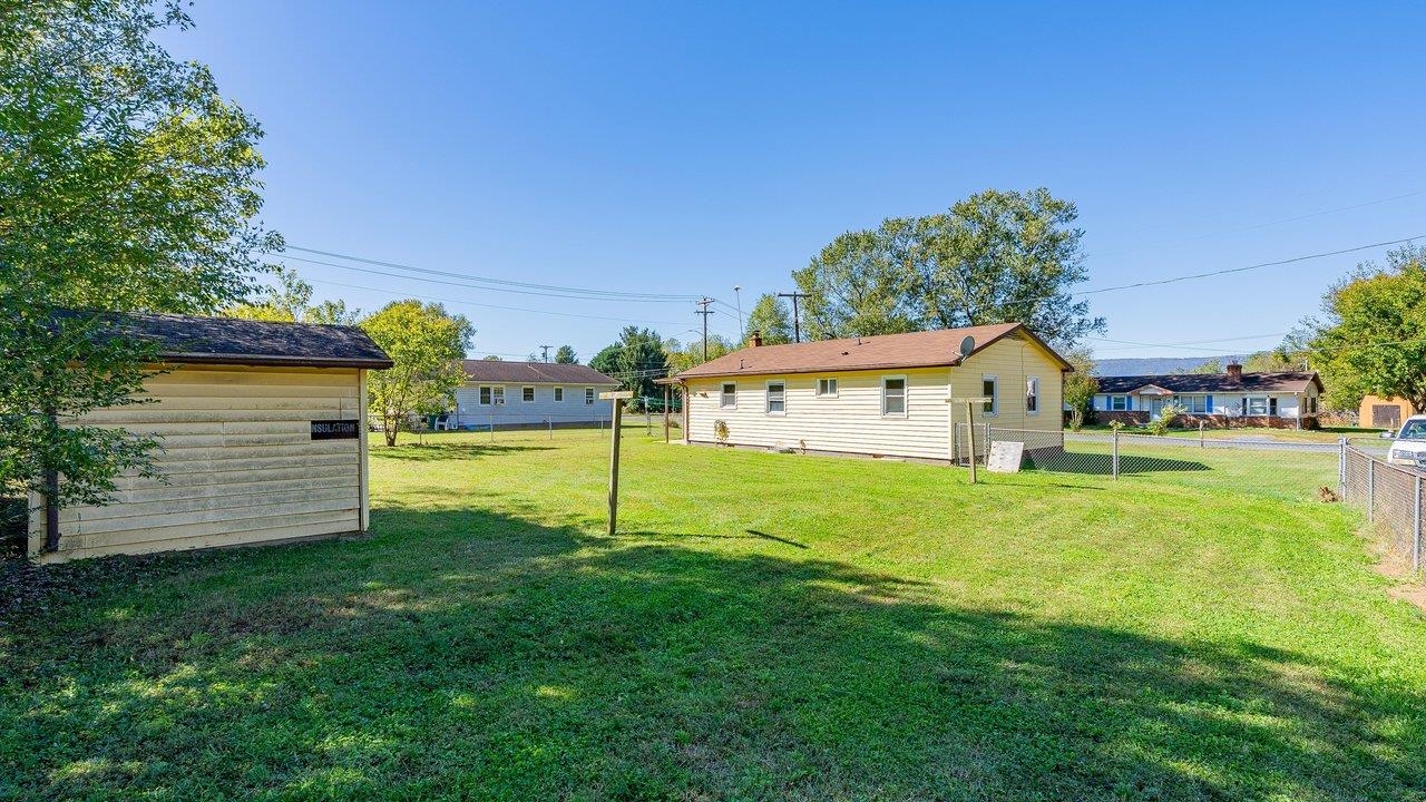 3 W OLD BARN RD, LURAY, Virginia 22835, 3 Bedrooms Bedrooms, ,1 BathroomBathrooms,Residential,3 W OLD BARN RD,683250 MLS # 683250 3 W OLD BARN RD, LURAY, Virginia 22835, 3 Bedrooms Bedrooms, ,1 BathroomBathrooms,Residential,3 W OLD BARN RD,683250 MLS # 683250