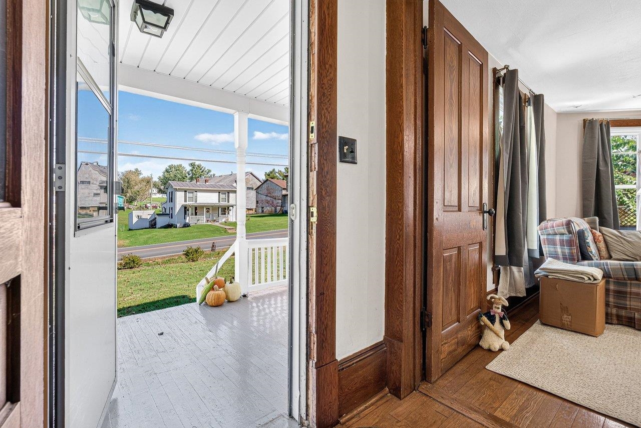 2301 MAYLAND RD, BROADWAY, Virginia 22815, 4 Bedrooms Bedrooms, ,2 BathroomsBathrooms,Residential,2301 MAYLAND RD,683256 MLS # 683256