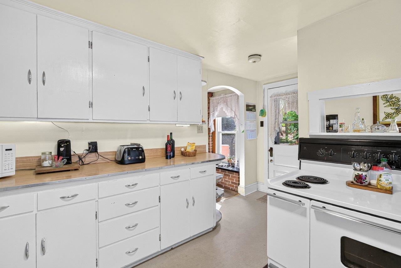 2301 MAYLAND RD, BROADWAY, Virginia 22815, 4 Bedrooms Bedrooms, ,2 BathroomsBathrooms,Residential,2301 MAYLAND RD,683256 MLS # 683256