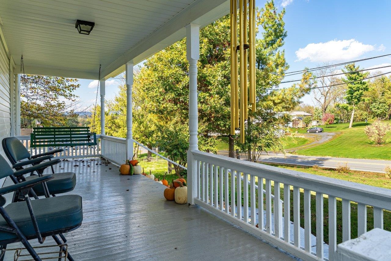 2301 MAYLAND RD, BROADWAY, Virginia 22815, 4 Bedrooms Bedrooms, ,2 BathroomsBathrooms,Residential,2301 MAYLAND RD,683256 MLS # 683256