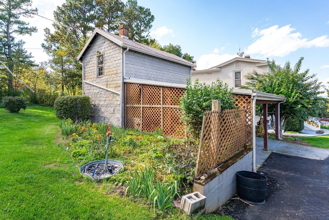 2301 MAYLAND RD, BROADWAY, Virginia 22815, 4 Bedrooms Bedrooms, ,2 BathroomsBathrooms,Residential,2301 MAYLAND RD,683256 MLS # 683256