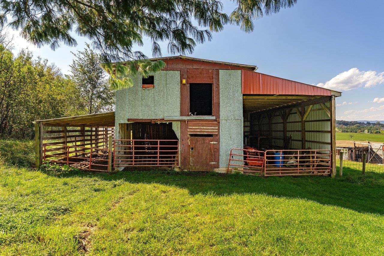 2301 MAYLAND RD, BROADWAY, Virginia 22815, 4 Bedrooms Bedrooms, ,2 BathroomsBathrooms,Residential,2301 MAYLAND RD,683256 MLS # 683256