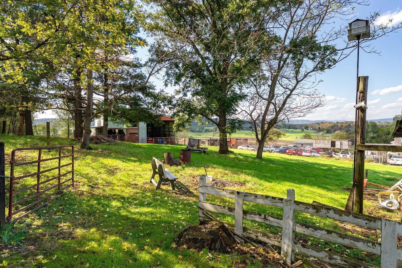 2301 MAYLAND RD, BROADWAY, Virginia 22815, 4 Bedrooms Bedrooms, ,2 BathroomsBathrooms,Residential,2301 MAYLAND RD,683256 MLS # 683256