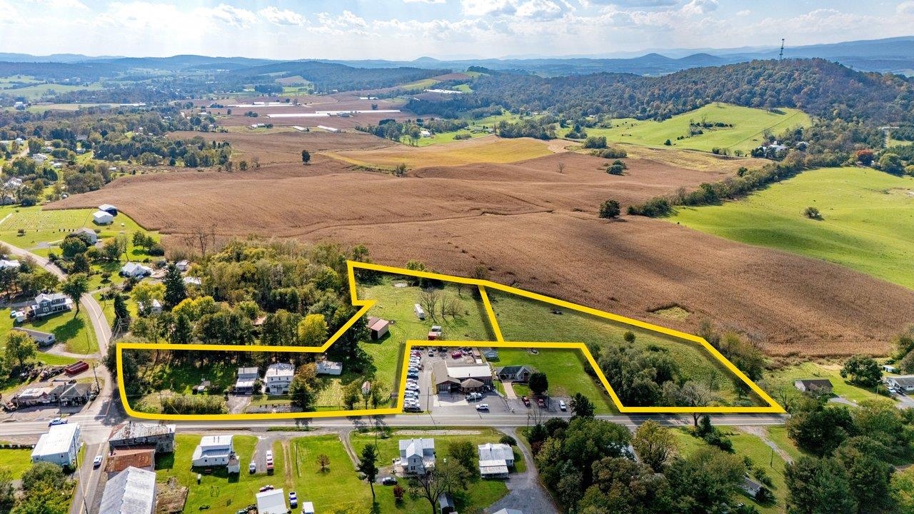2301 MAYLAND RD, BROADWAY, Virginia 22815, 4 Bedrooms Bedrooms, ,2 BathroomsBathrooms,Residential,2301 MAYLAND RD,683256 MLS # 683256