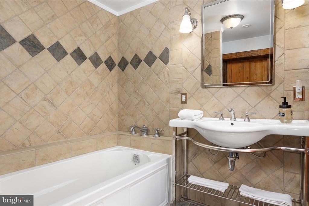 315 GANDER DR, LURAY, Virginia 22835, 4 Bedrooms Bedrooms, ,5 BathroomsBathrooms,Residential,315 GANDER DR,683260 MLS # 683260