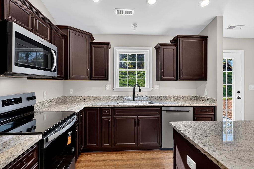 108 BROOK GLEN LN, STAUNTON, Virginia 24401, 3 Bedrooms Bedrooms, ,2 BathroomsBathrooms,Residential,108 BROOK GLEN LN,683275 MLS # 683275