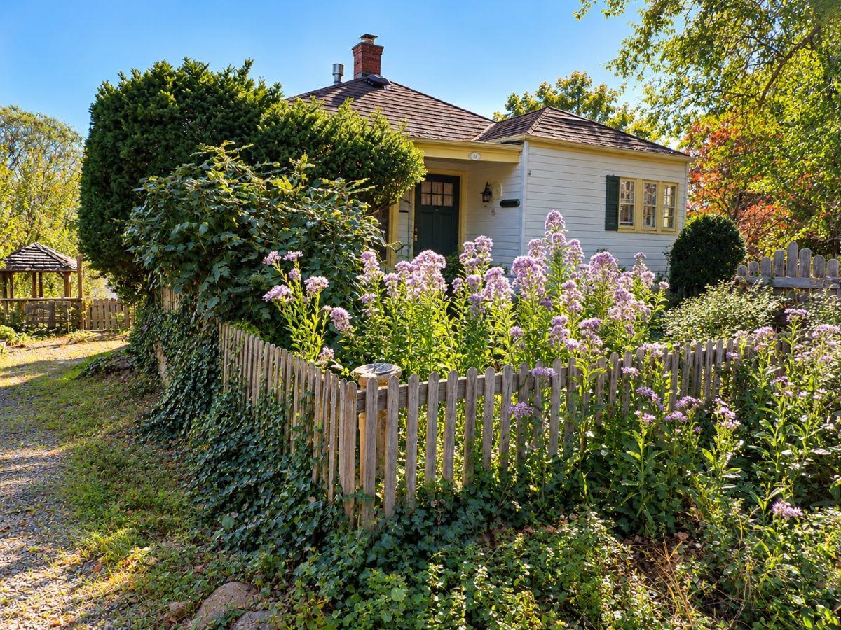 341 N MADISON ST, STAUNTON, Virginia 24401, 2 Bedrooms Bedrooms, ,1 BathroomBathrooms,Residential,Hilltop Cottage,341 N MADISON ST,683279 MLS # 683279