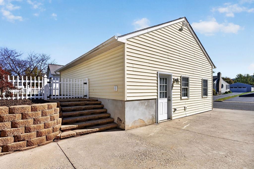 1516 LYNDHURST RD, WAYNESBORO, Virginia 22980, 3 Bedrooms Bedrooms, ,2 BathroomsBathrooms,Residential,1516 LYNDHURST RD,683283 MLS # 683283 1516 LYNDHURST RD, WAYNESBORO, Virginia 22980, 3 Bedrooms Bedrooms, ,2 BathroomsBathrooms,Residential,1516 LYNDHURST RD,683283 MLS # 683283