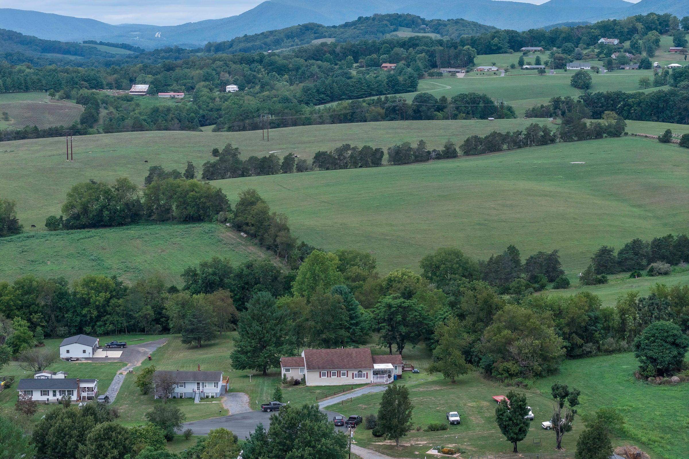 Ideally located at the end of a quiet cul-de-sac. Ideally located at the end of a quiet cul-de-sac.