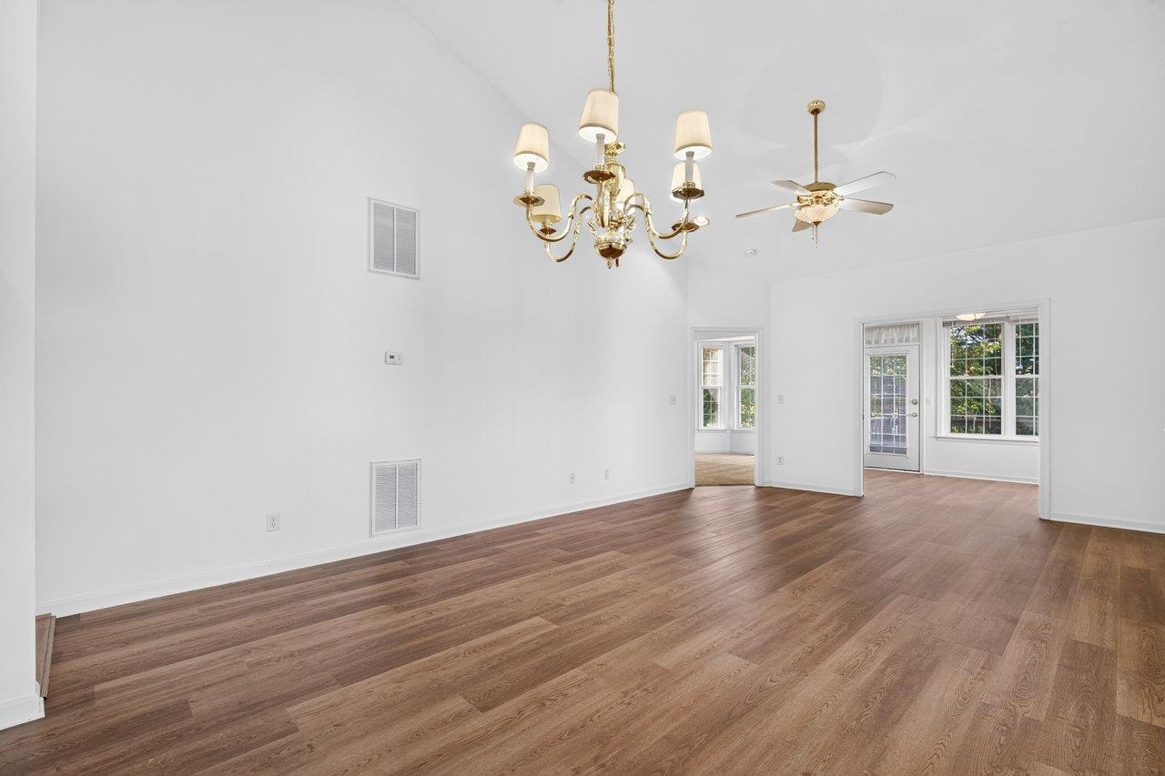 381 SPRING OAKS DR, ROCKINGHAM, Virginia 22801, 2 Bedrooms Bedrooms, ,2 BathroomsBathrooms,Residential,381 SPRING OAKS DR,683293 MLS # 683293 381 SPRING OAKS DR, ROCKINGHAM, Virginia 22801, 2 Bedrooms Bedrooms, ,2 BathroomsBathrooms,Residential,381 SPRING OAKS DR,683293 MLS # 683293