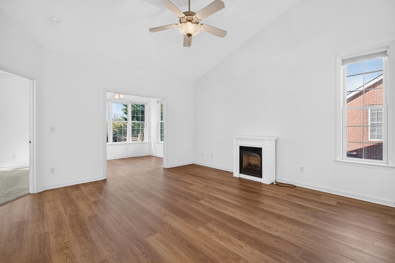 381 SPRING OAKS DR, ROCKINGHAM, Virginia 22801, 2 Bedrooms Bedrooms, ,2 BathroomsBathrooms,Residential,381 SPRING OAKS DR,683293 MLS # 683293 381 SPRING OAKS DR, ROCKINGHAM, Virginia 22801, 2 Bedrooms Bedrooms, ,2 BathroomsBathrooms,Residential,381 SPRING OAKS DR,683293 MLS # 683293