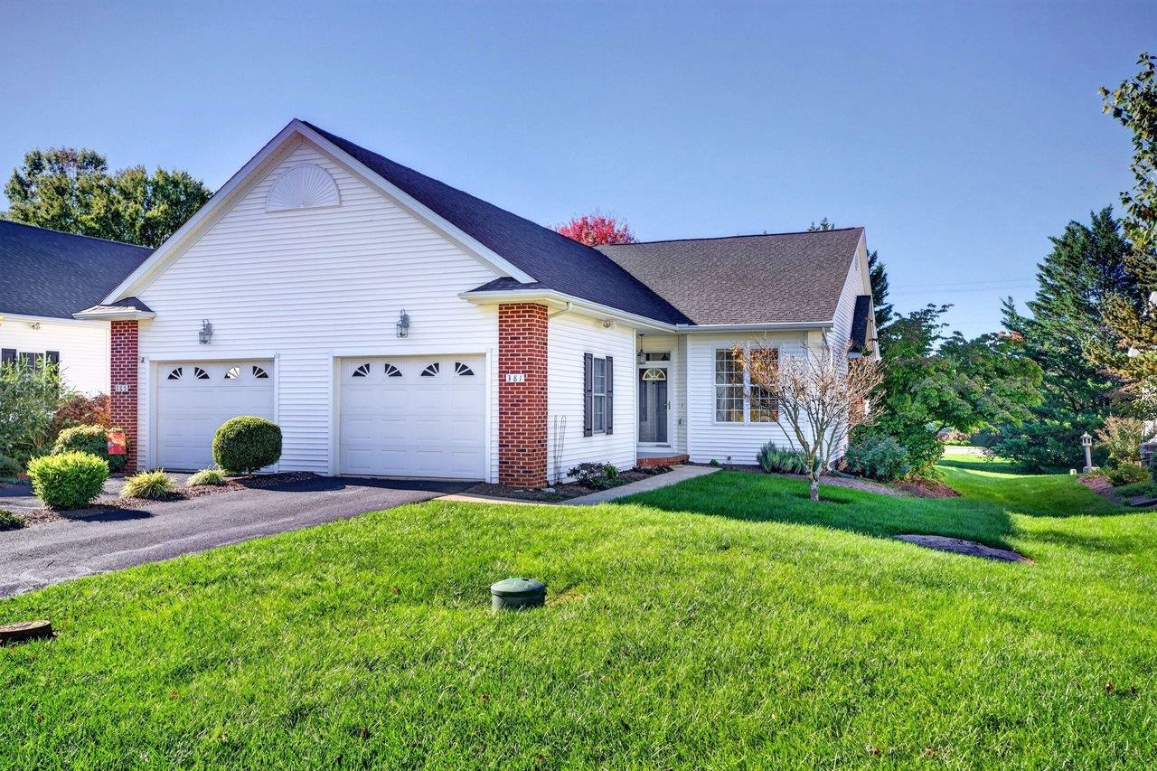 381 SPRING OAKS DR, ROCKINGHAM, Virginia 22801, 2 Bedrooms Bedrooms, ,2 BathroomsBathrooms,Residential,381 SPRING OAKS DR,683293 MLS # 683293 381 SPRING OAKS DR, ROCKINGHAM, Virginia 22801, 2 Bedrooms Bedrooms, ,2 BathroomsBathrooms,Residential,381 SPRING OAKS DR,683293 MLS # 683293