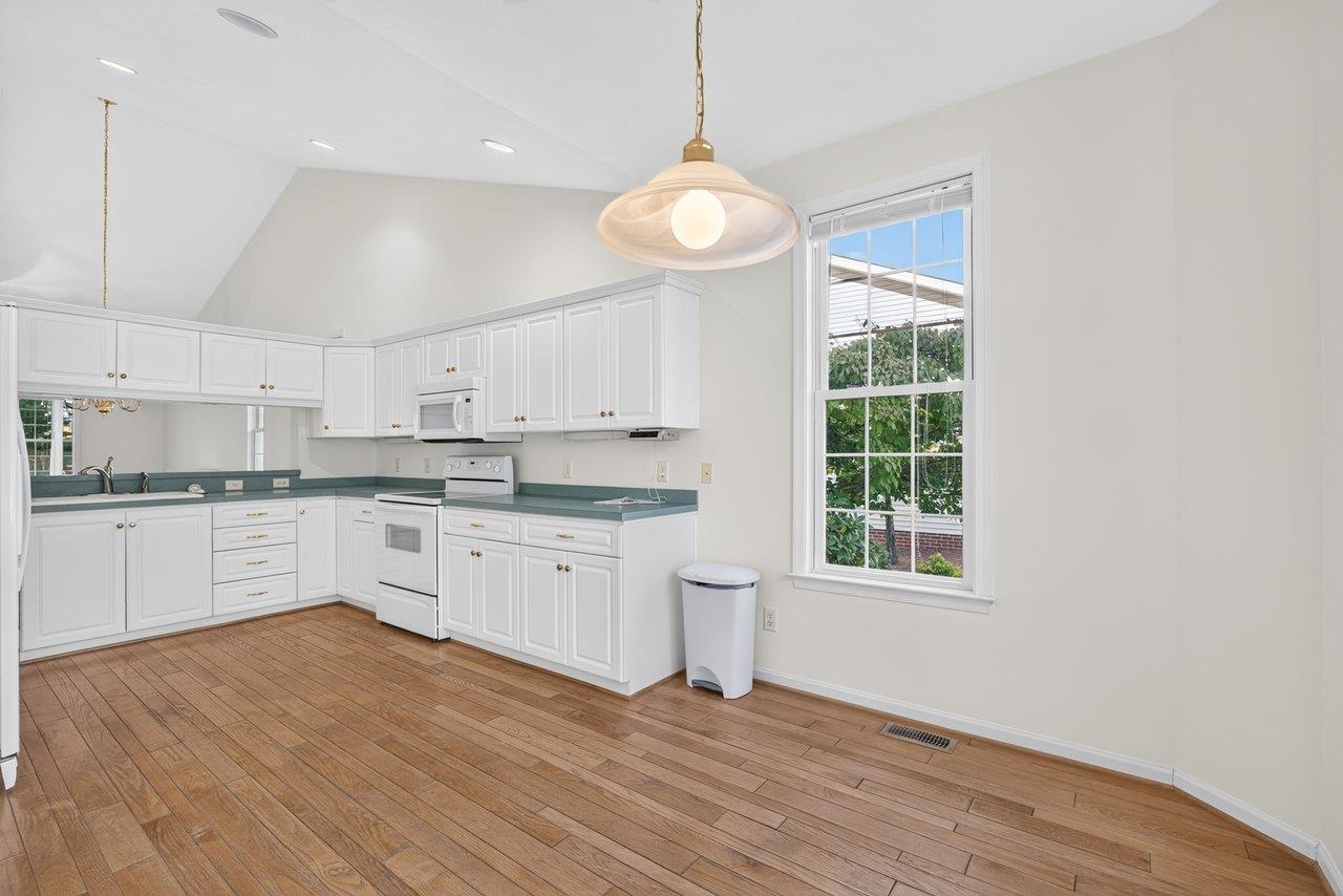 381 SPRING OAKS DR, ROCKINGHAM, Virginia 22801, 2 Bedrooms Bedrooms, ,2 BathroomsBathrooms,Residential,381 SPRING OAKS DR,683293 MLS # 683293 381 SPRING OAKS DR, ROCKINGHAM, Virginia 22801, 2 Bedrooms Bedrooms, ,2 BathroomsBathrooms,Residential,381 SPRING OAKS DR,683293 MLS # 683293