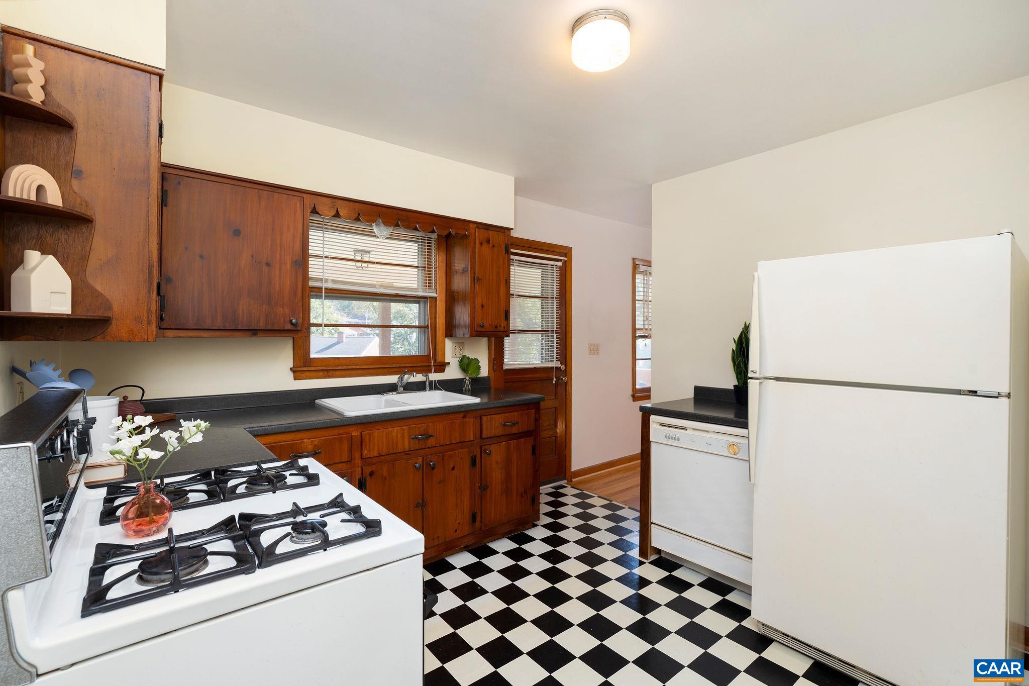 1005 BAYLOR ST, STAUNTON, Virginia 24401, 2 Bedrooms Bedrooms, ,1 BathroomBathrooms,Residential,1005 BAYLOR ST,683297 MLS # 683297