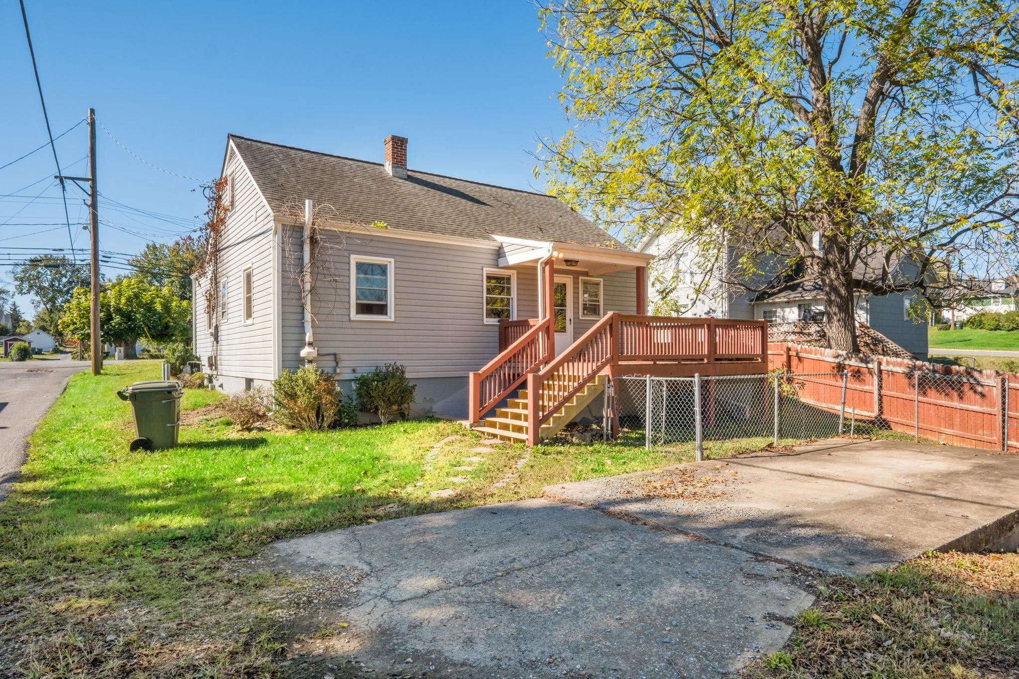 715 BRIDGE AVE, WAYNESBORO, Virginia 22980, 3 Bedrooms Bedrooms, ,2 BathroomsBathrooms,Residential,Bridge Ave starter home,715 BRIDGE AVE,683307 MLS # 683307 715 BRIDGE AVE, WAYNESBORO, Virginia 22980, 3 Bedrooms Bedrooms, ,2 BathroomsBathrooms,Residential,Bridge Ave starter home,715 BRIDGE AVE,683307 MLS # 683307