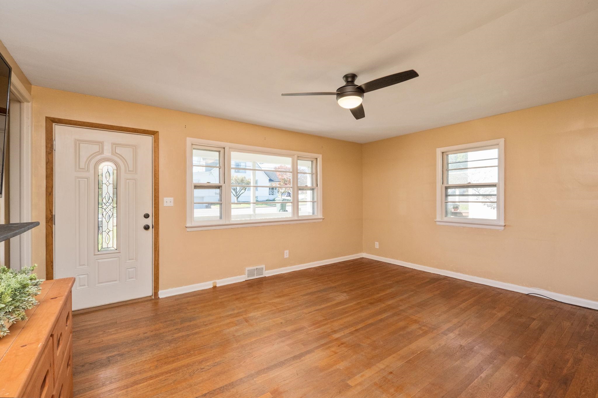 715 BRIDGE AVE, WAYNESBORO, Virginia 22980, 3 Bedrooms Bedrooms, ,2 BathroomsBathrooms,Residential,Bridge Ave starter home,715 BRIDGE AVE,683307 MLS # 683307 715 BRIDGE AVE, WAYNESBORO, Virginia 22980, 3 Bedrooms Bedrooms, ,2 BathroomsBathrooms,Residential,Bridge Ave starter home,715 BRIDGE AVE,683307 MLS # 683307