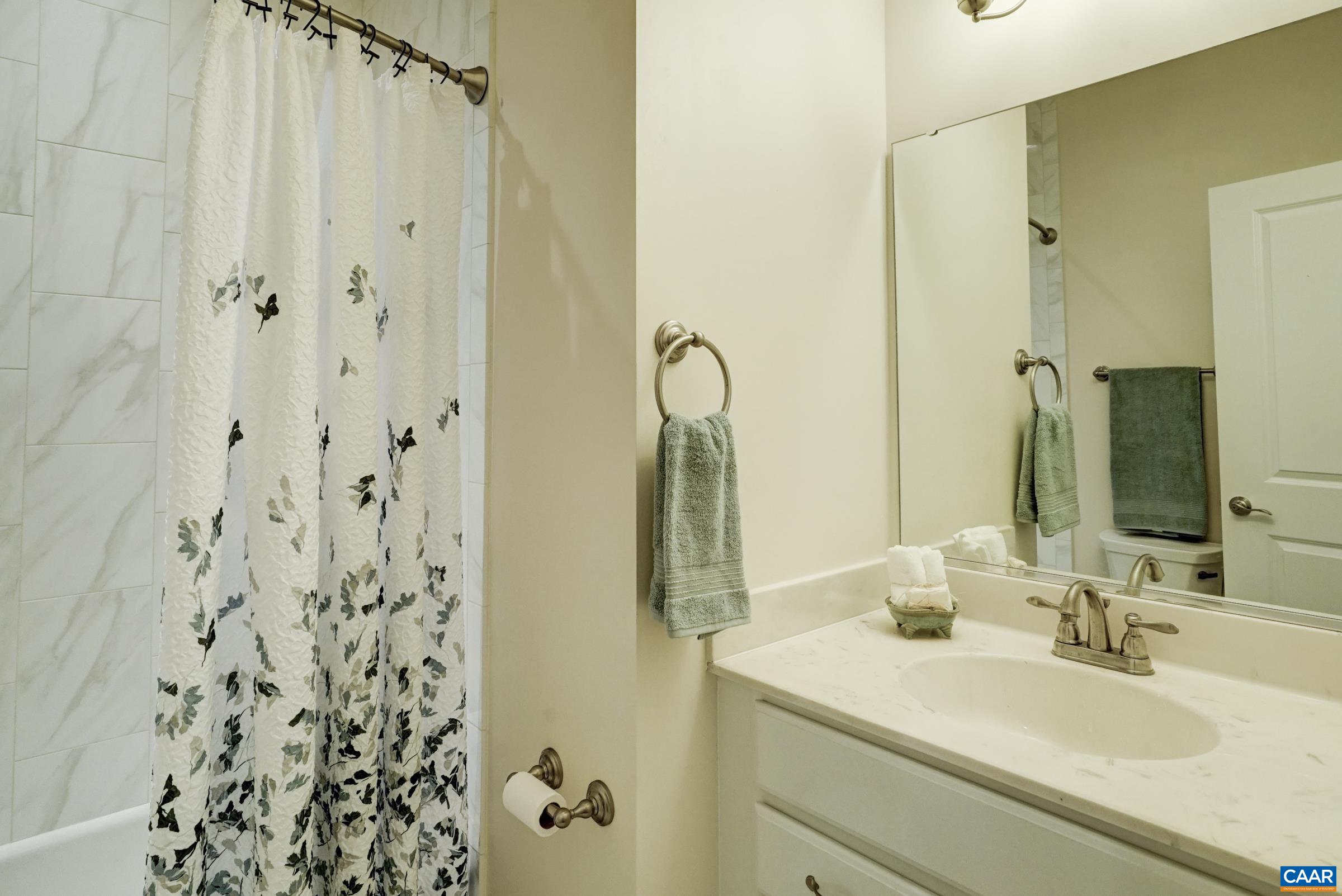 Full guest bathroom on the main level. Full guest bathroom on the main level.