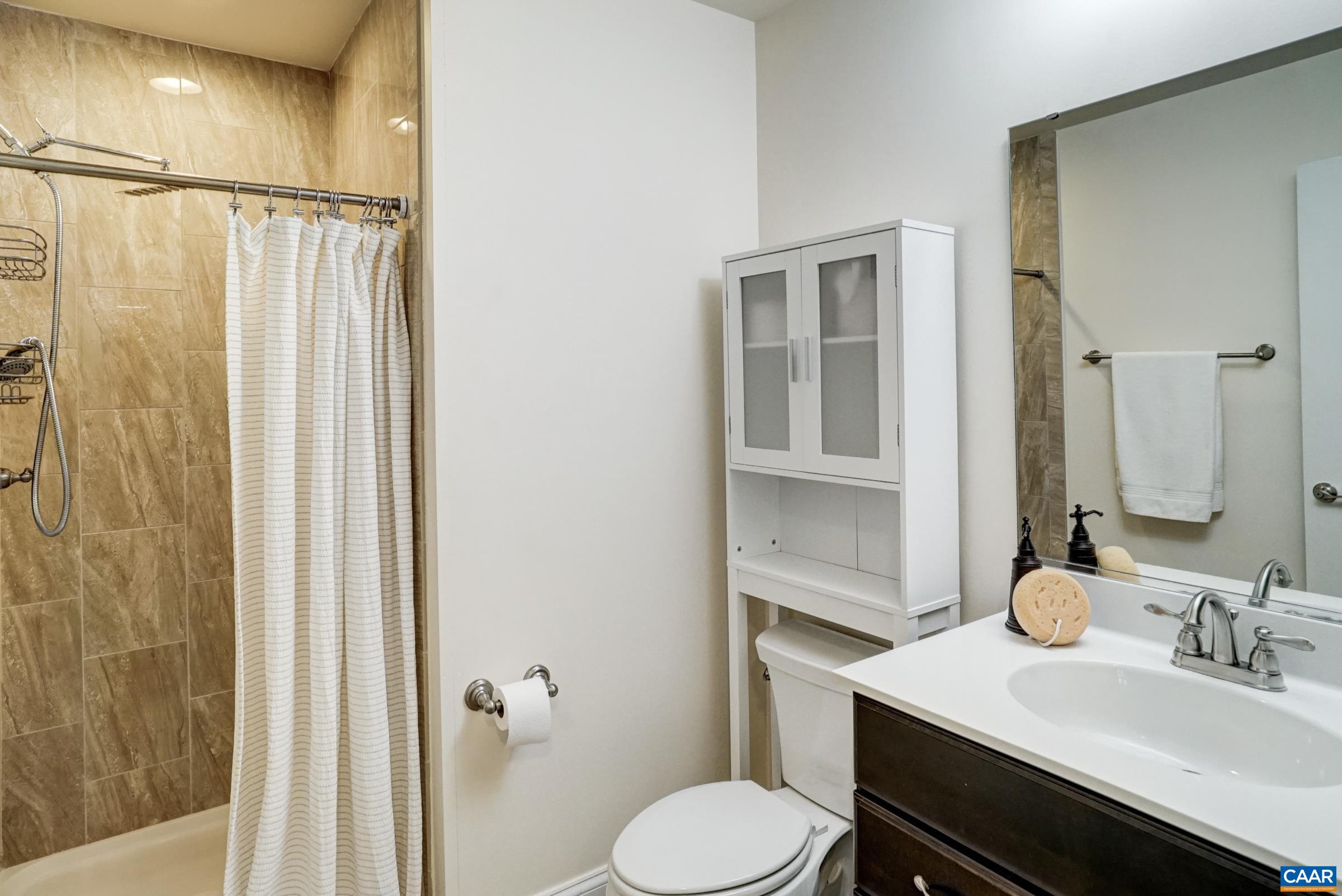 Second floor full bathroom. Second floor full bathroom.