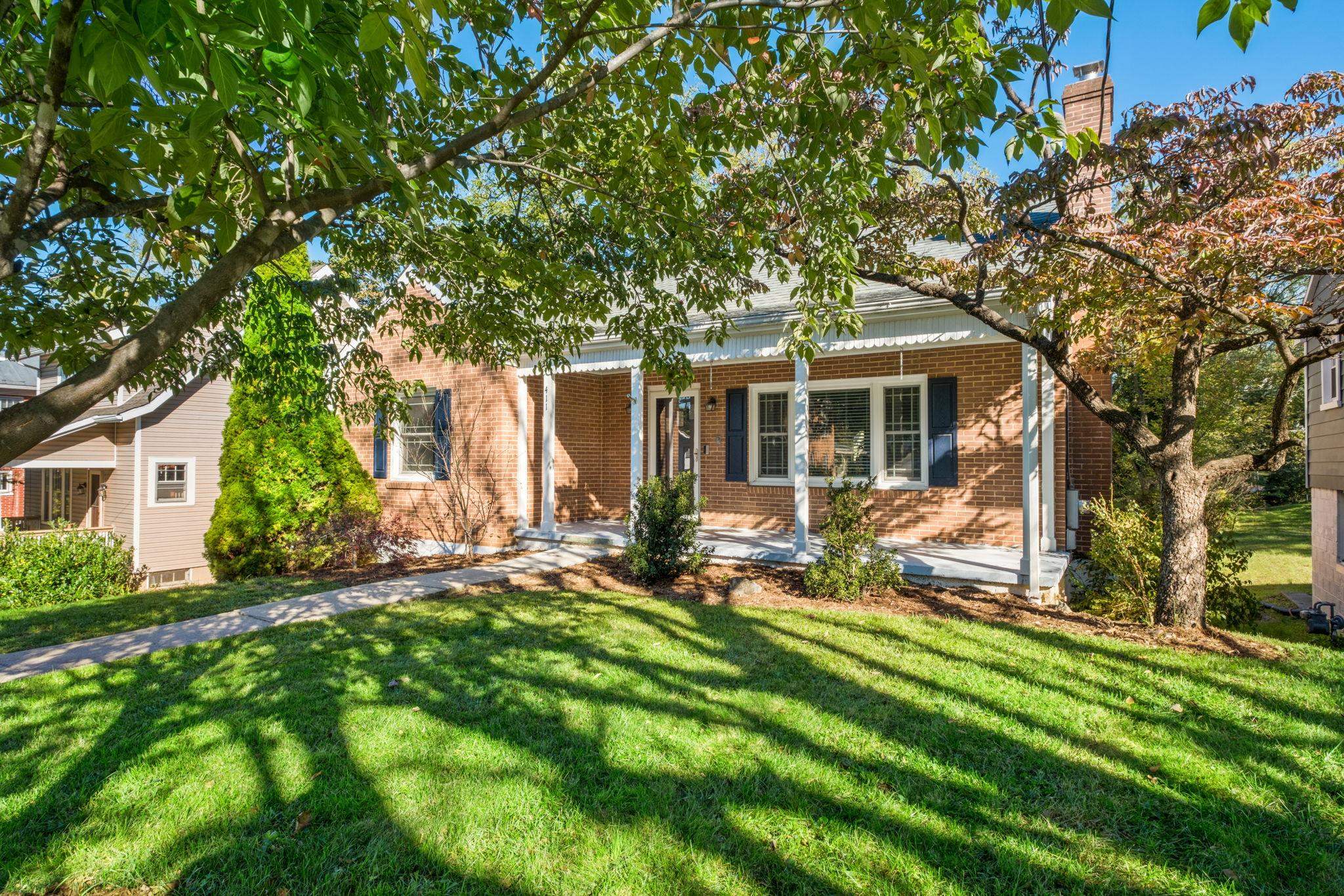 411 HENDREN AVE, STAUNTON, Virginia 24401, 4 Bedrooms Bedrooms, ,2 BathroomsBathrooms,Residential,411 HENDREN AVE,683316 MLS # 683316