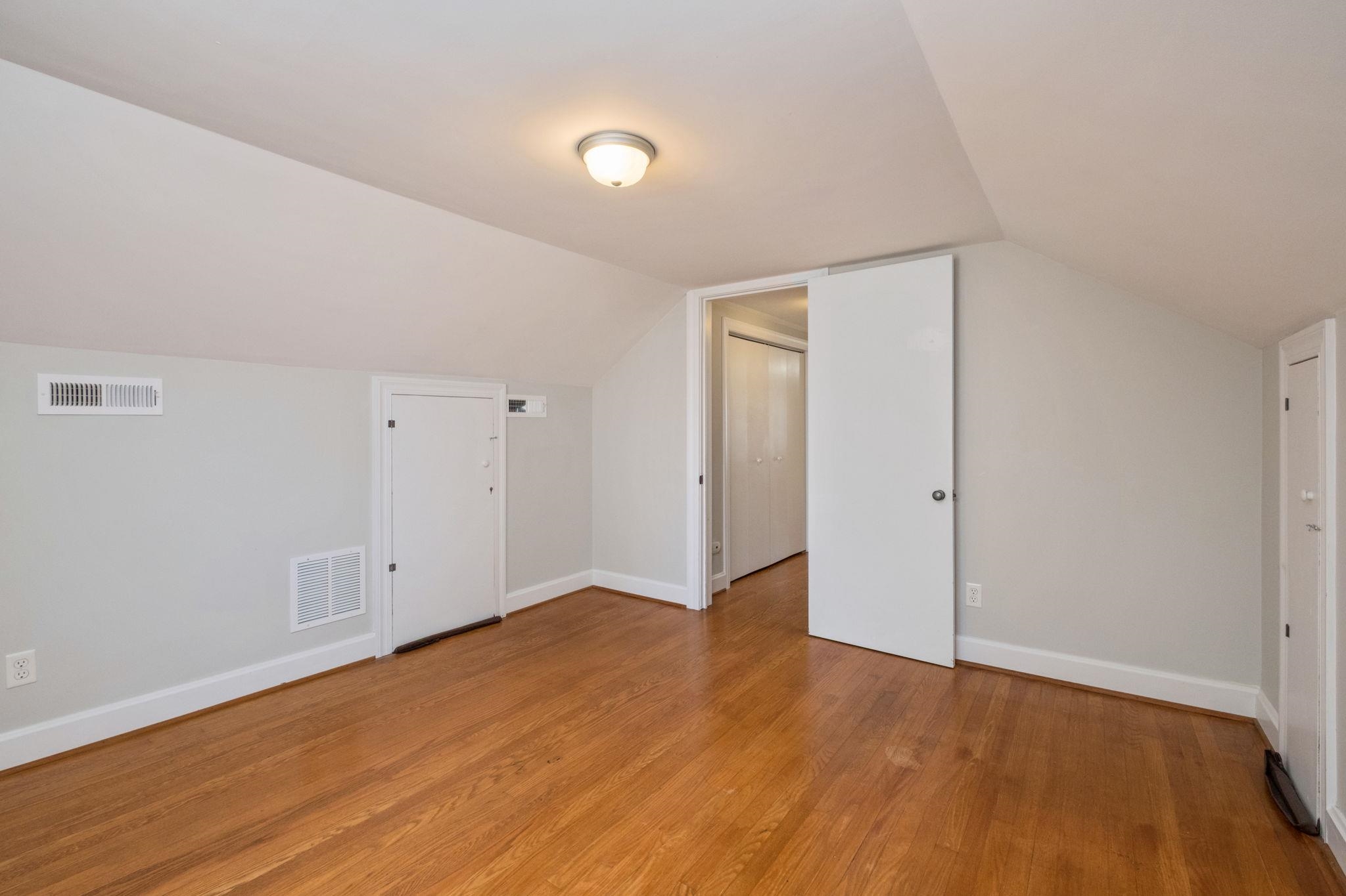411 HENDREN AVE, STAUNTON, Virginia 24401, 4 Bedrooms Bedrooms, ,2 BathroomsBathrooms,Residential,411 HENDREN AVE,683316 MLS # 683316