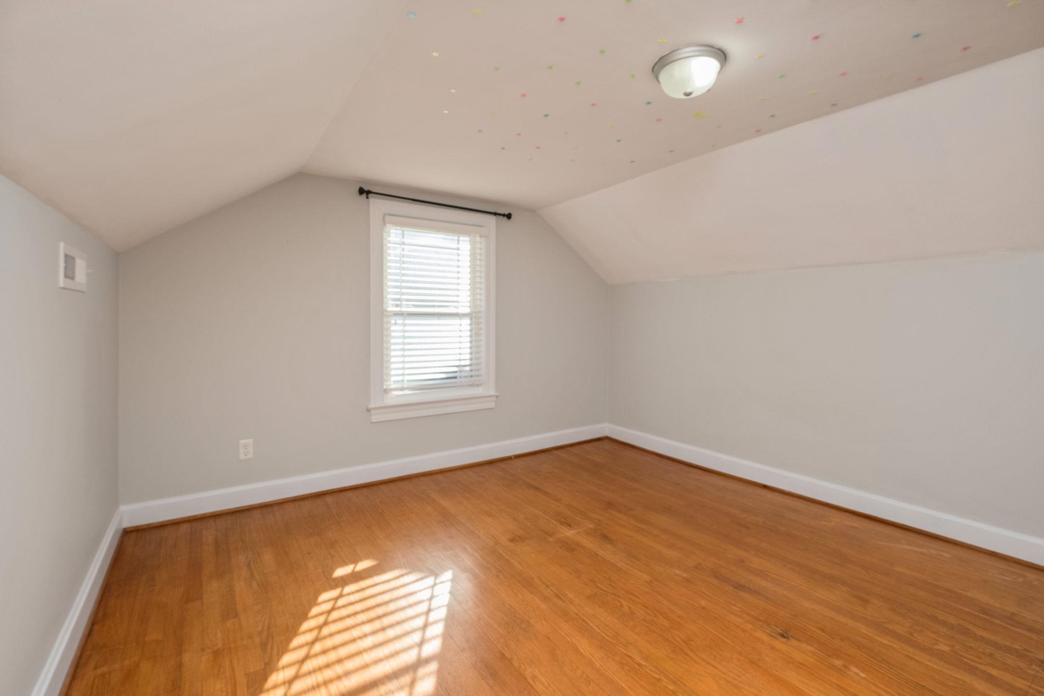 411 HENDREN AVE, STAUNTON, Virginia 24401, 4 Bedrooms Bedrooms, ,2 BathroomsBathrooms,Residential,411 HENDREN AVE,683316 MLS # 683316