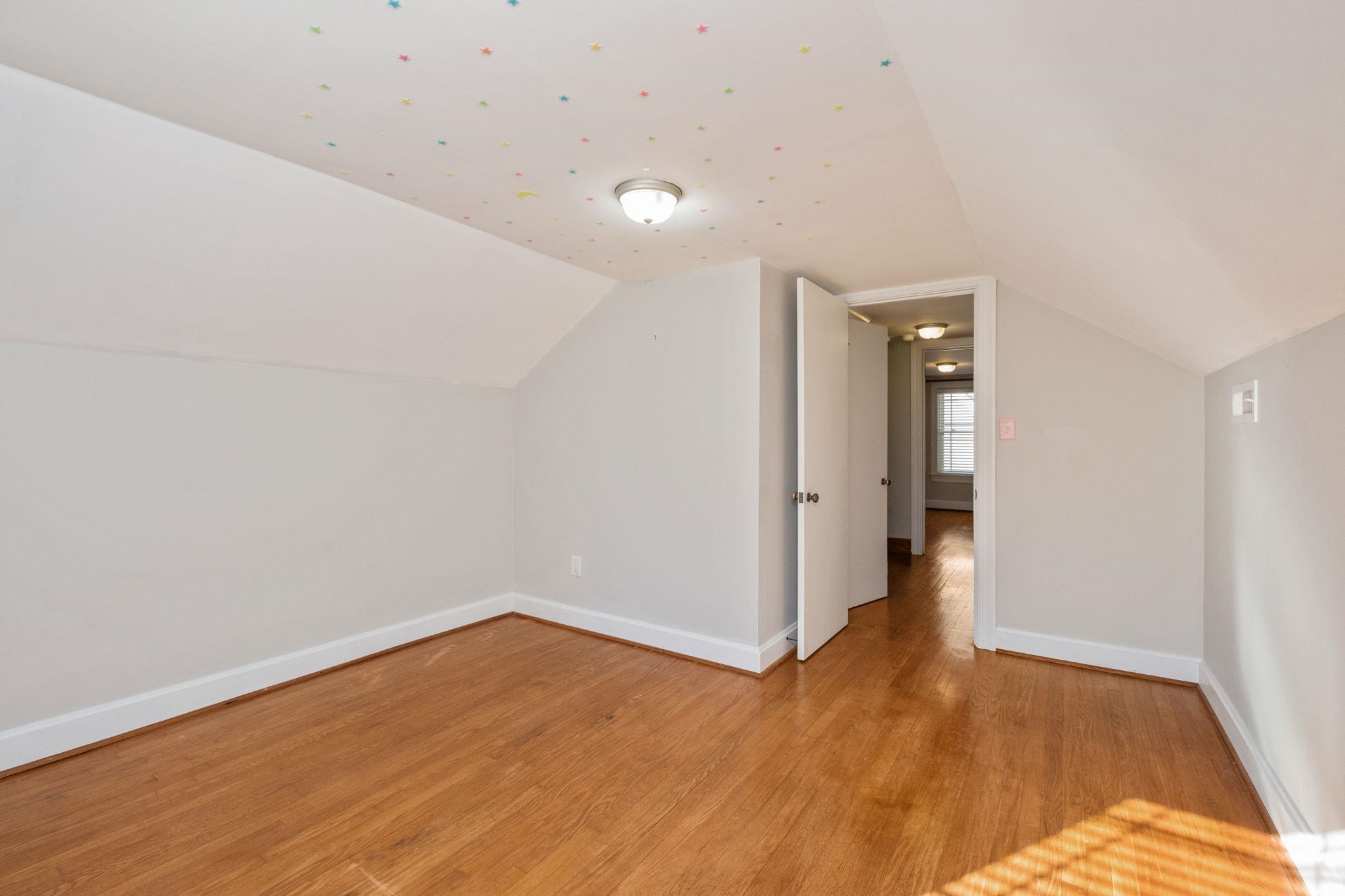 411 HENDREN AVE, STAUNTON, Virginia 24401, 4 Bedrooms Bedrooms, ,2 BathroomsBathrooms,Residential,411 HENDREN AVE,683316 MLS # 683316