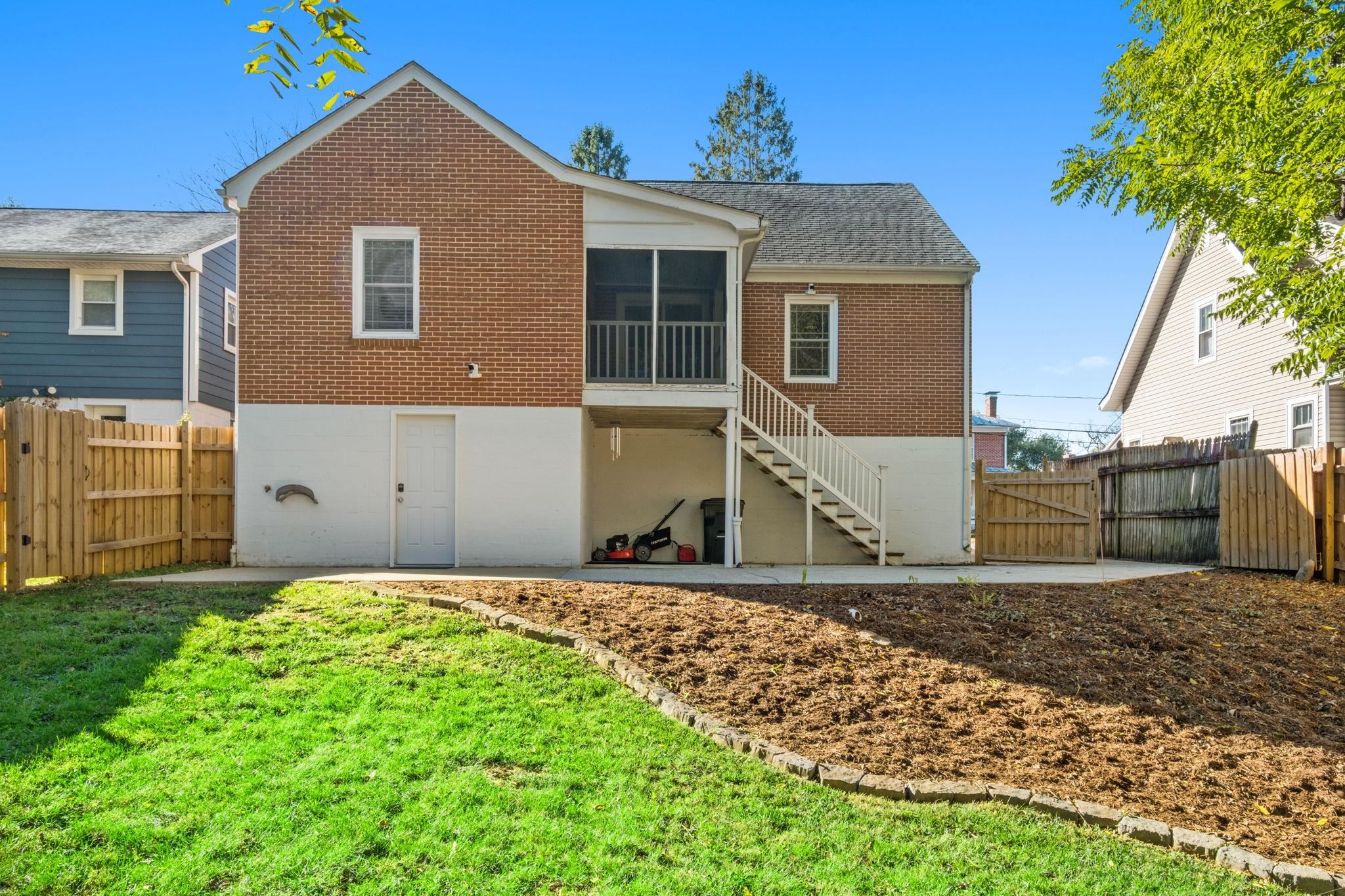 411 HENDREN AVE, STAUNTON, Virginia 24401, 4 Bedrooms Bedrooms, ,2 BathroomsBathrooms,Residential,411 HENDREN AVE,683316 MLS # 683316